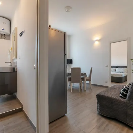 Guesthost - San Lorenzo Functional Flat * Rom