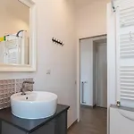 Guesthost - San Lorenzo Functional Flat * Rome