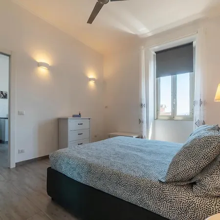 Guesthost - San Lorenzo Functional Flat