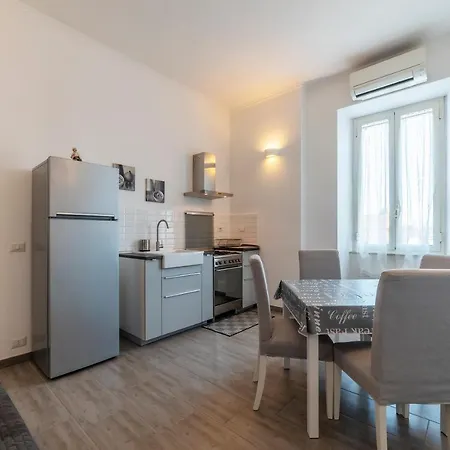Guesthost - San Lorenzo Functional Flat Apartman