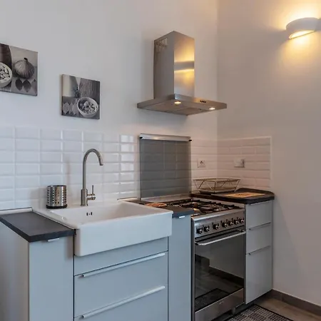 Guesthost - San Lorenzo Functional Flat *